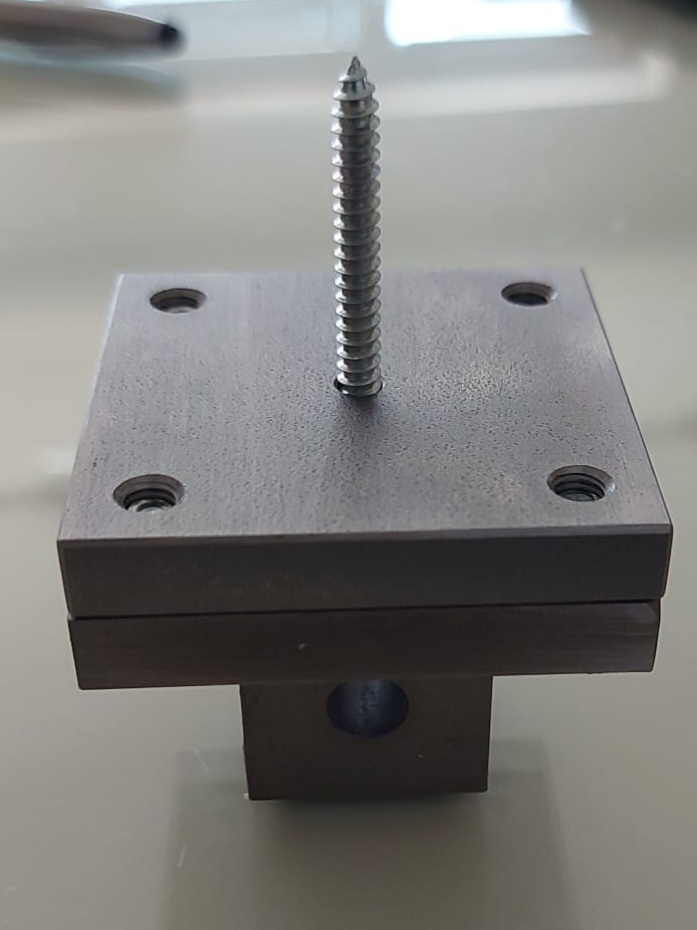 coupling for screw retention test